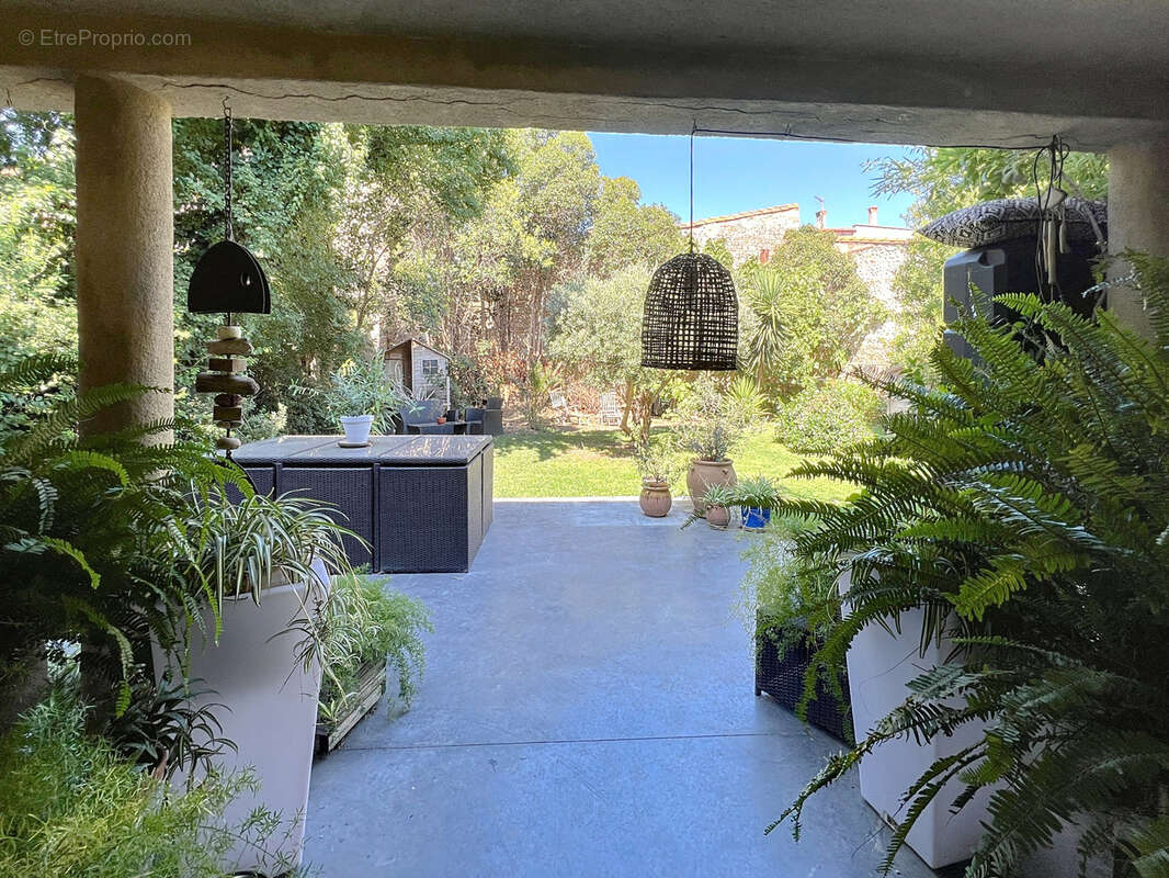 Maison à PEZILLA-LA-RIVIERE