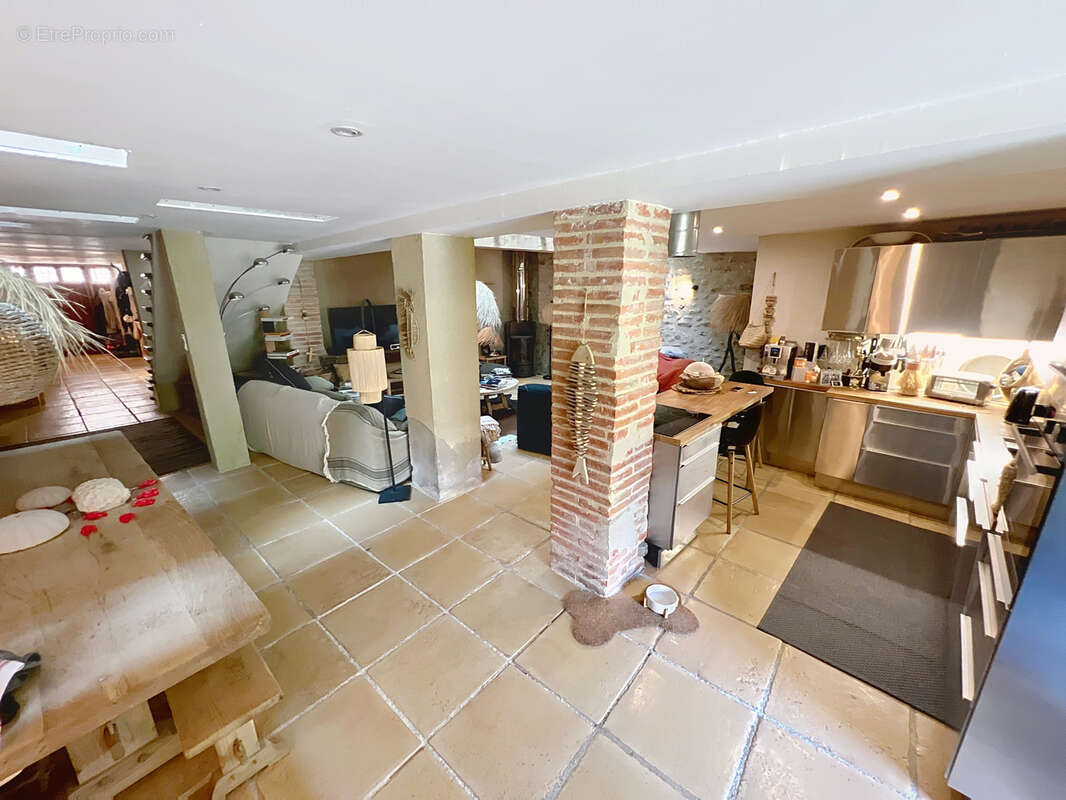 Maison à PEZILLA-LA-RIVIERE