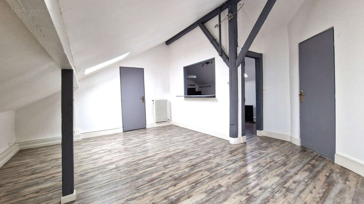 Appartement à SCY-CHAZELLES