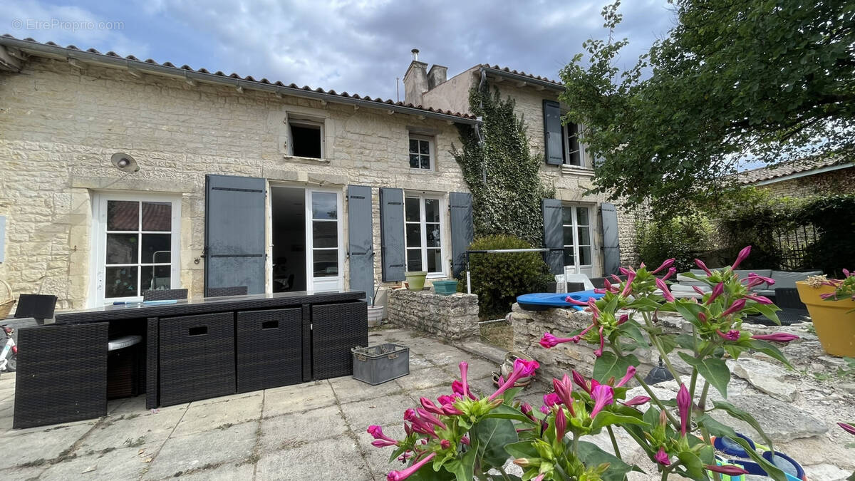 Maison à LA FOYE-MONJAULT