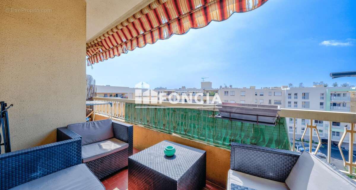 Appartement à SAINT-LAURENT-DU-VAR