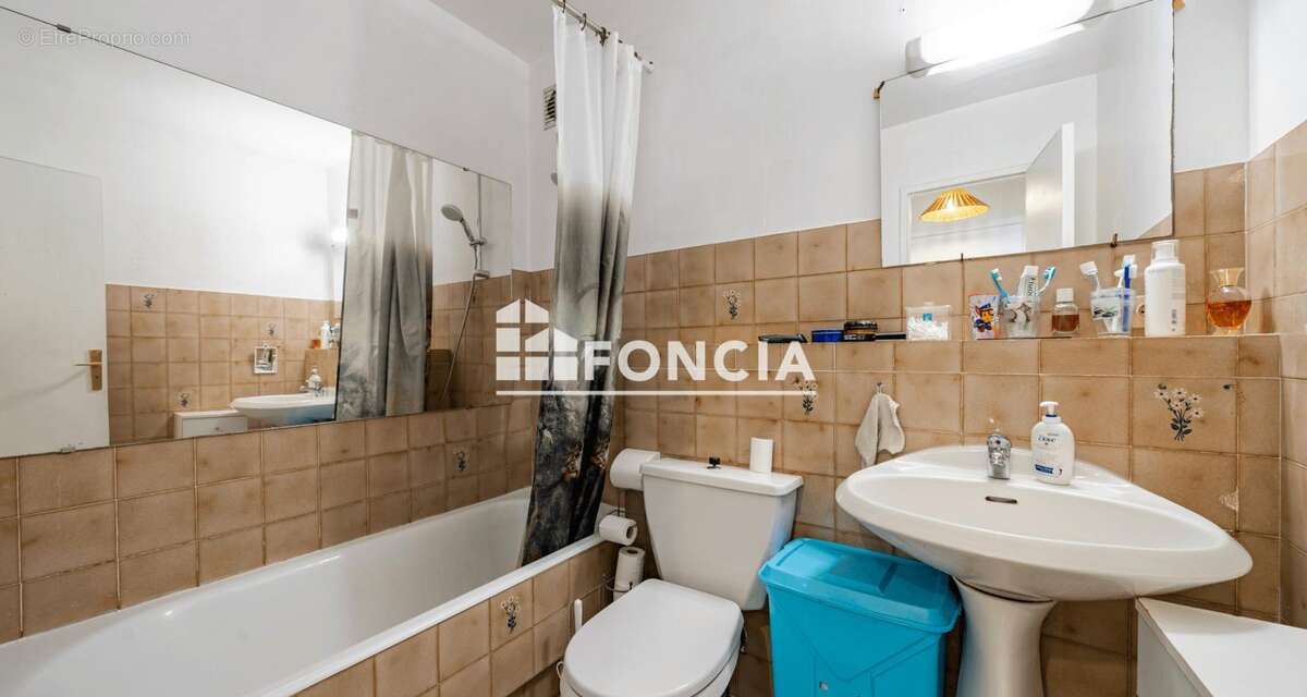 Appartement à SAINT-LAURENT-DU-VAR