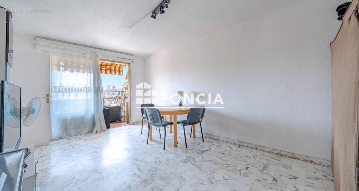 Appartement à SAINT-LAURENT-DU-VAR