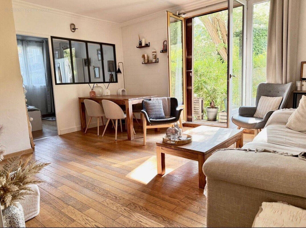 Appartement à MAREIL-MARLY