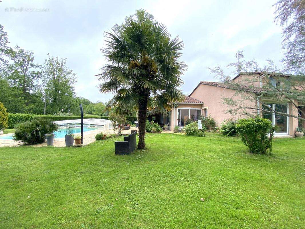 Maison à SAINT-ESTEPHE