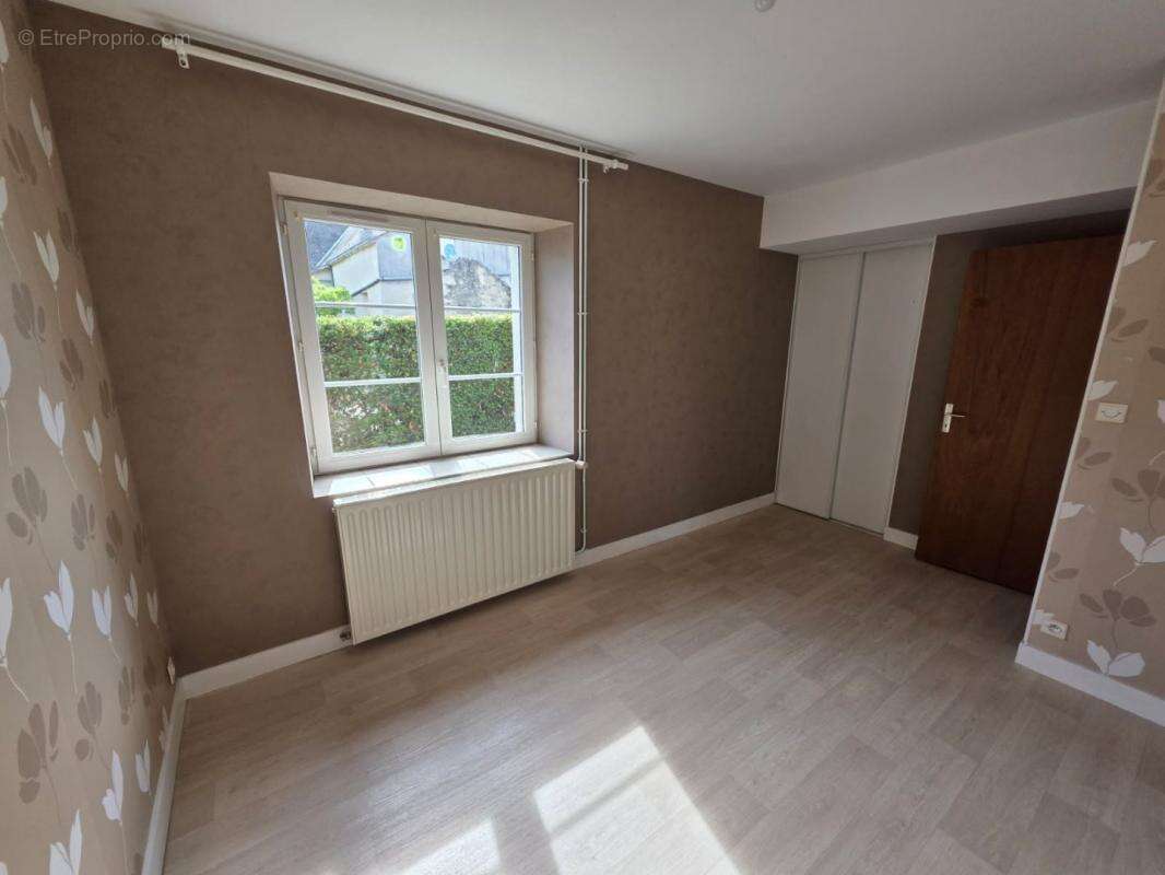 Maison à POULIGNY-SAINT-PIERRE