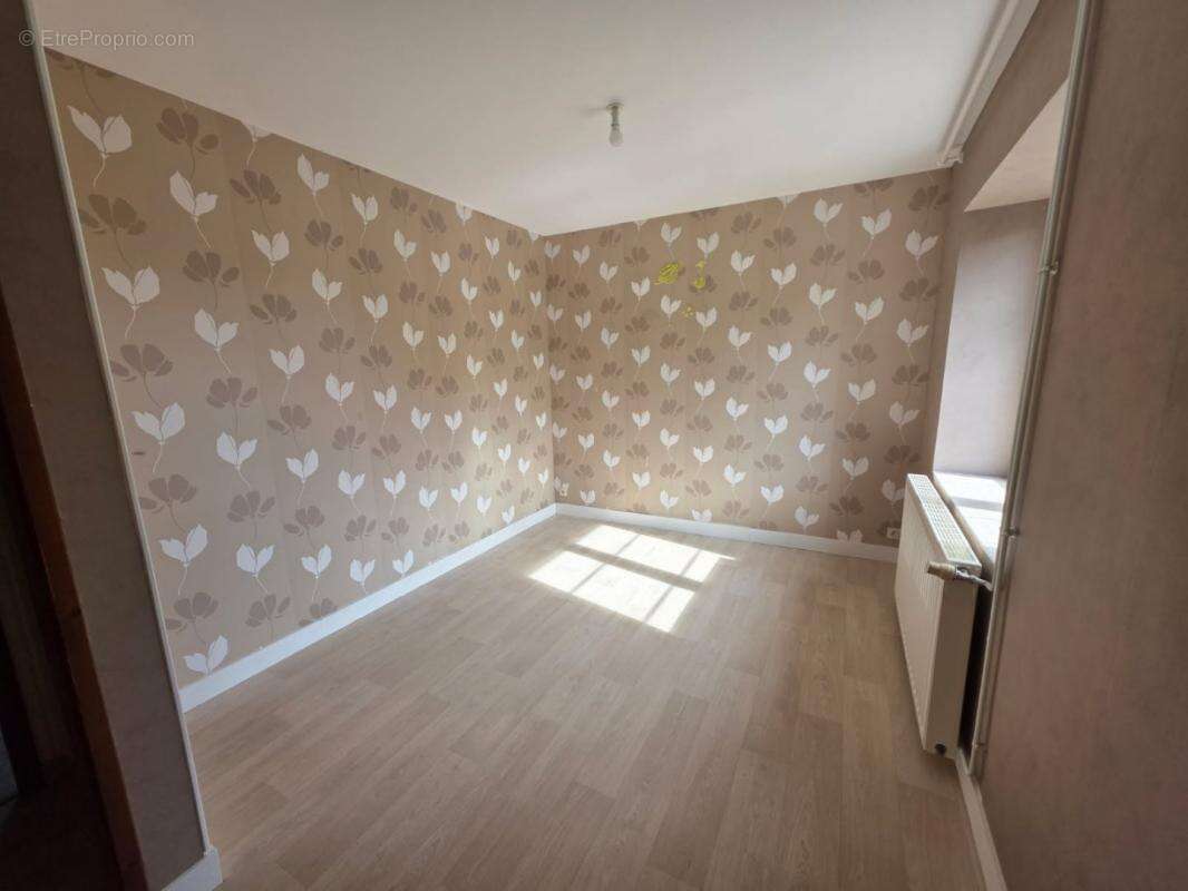 Maison à POULIGNY-SAINT-PIERRE