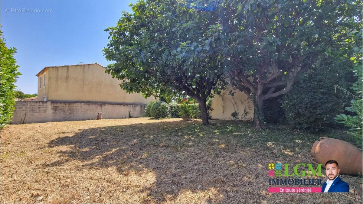Terrain à GALLARGUES-LE-MONTUEUX
