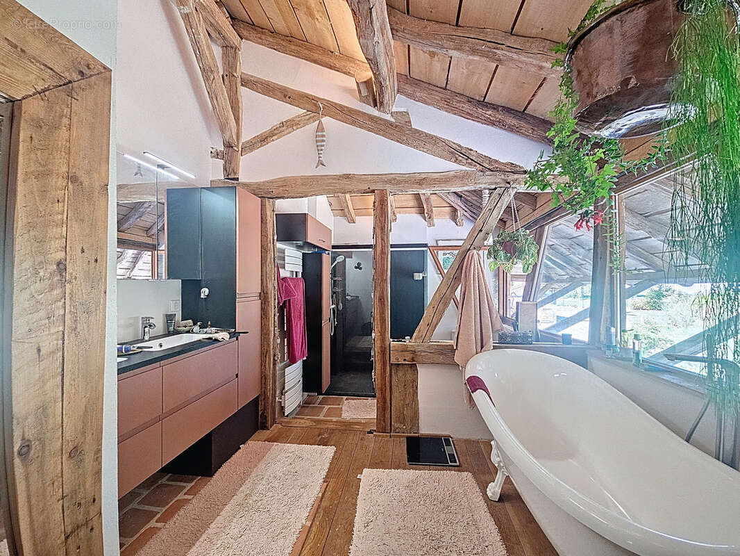 Maison à MONTREVEL-EN-BRESSE