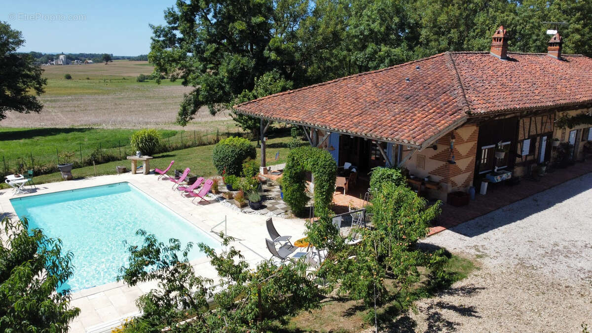 Maison à MONTREVEL-EN-BRESSE