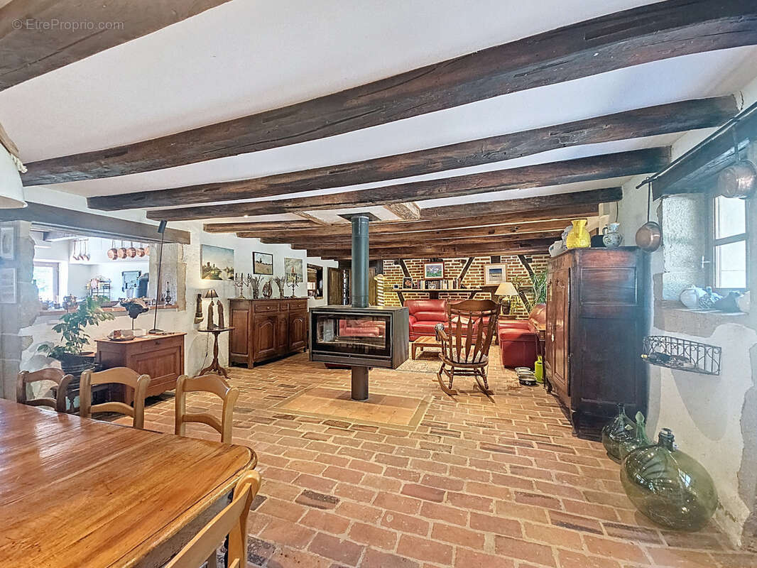 Maison à MONTREVEL-EN-BRESSE