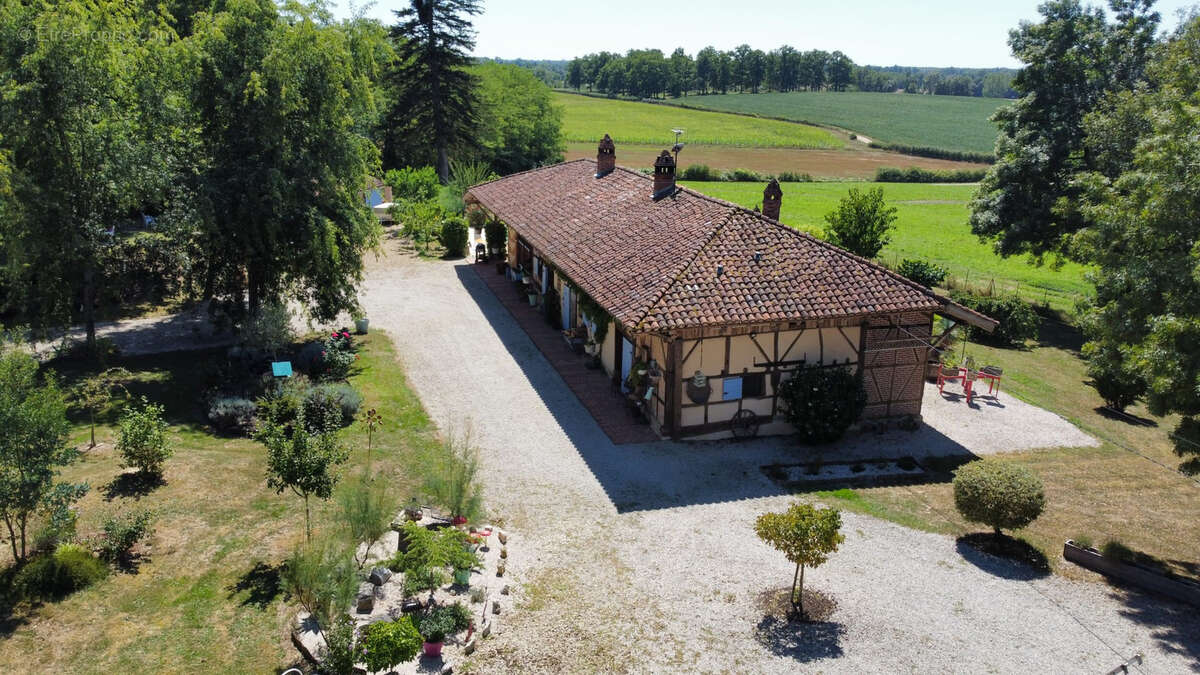 Maison à MONTREVEL-EN-BRESSE