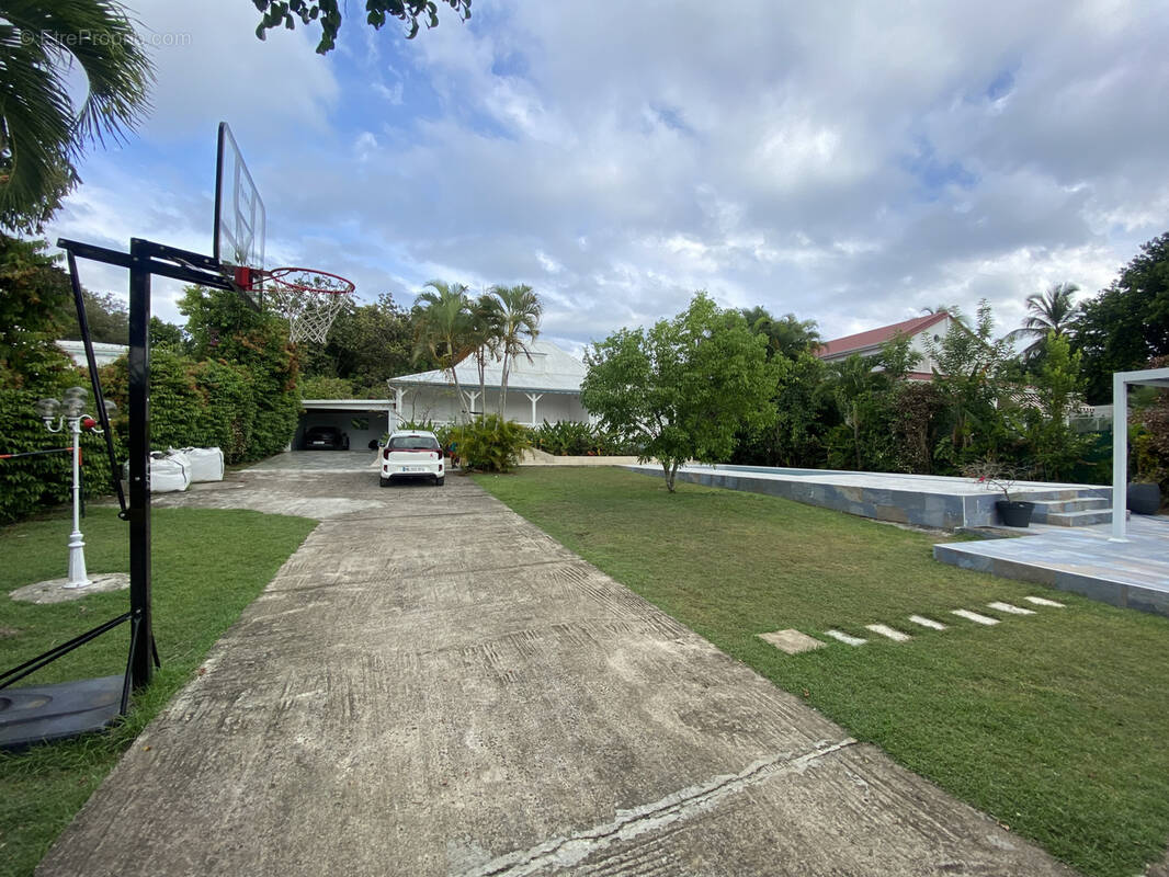 Maison à PETIT-BOURG