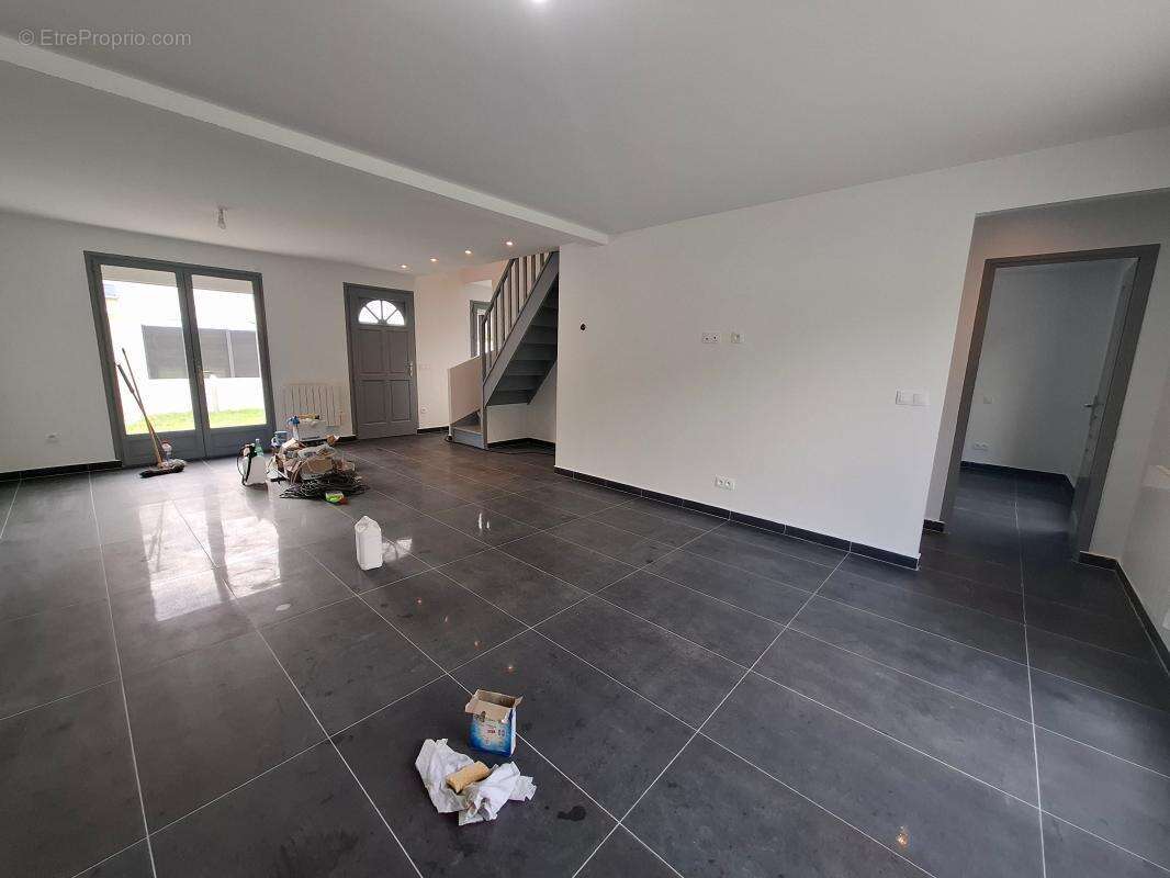 Maison à CUISE-LA-MOTTE