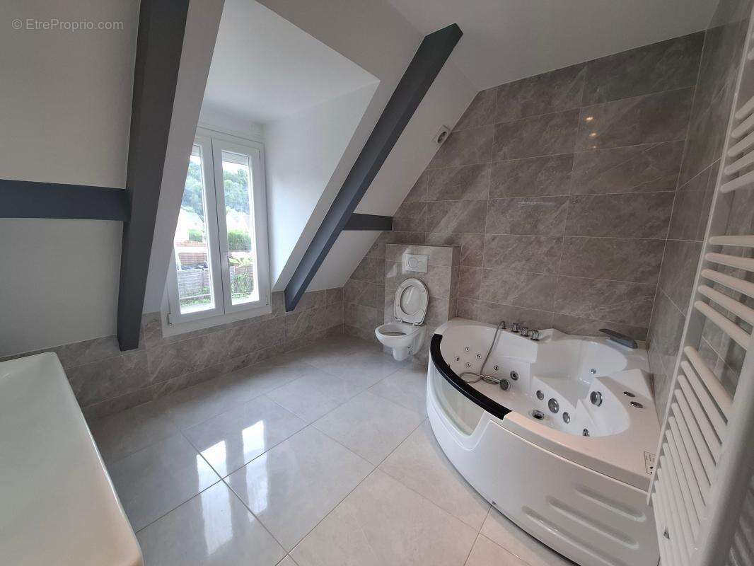 Maison à CUISE-LA-MOTTE