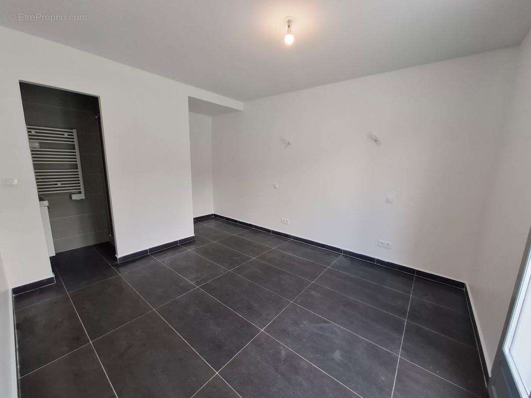 Maison à CUISE-LA-MOTTE