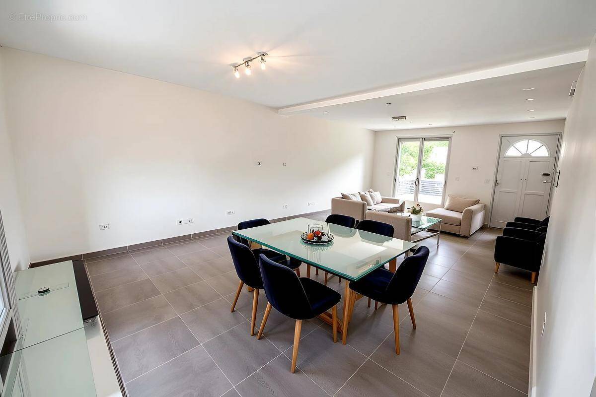 Maison à CUISE-LA-MOTTE