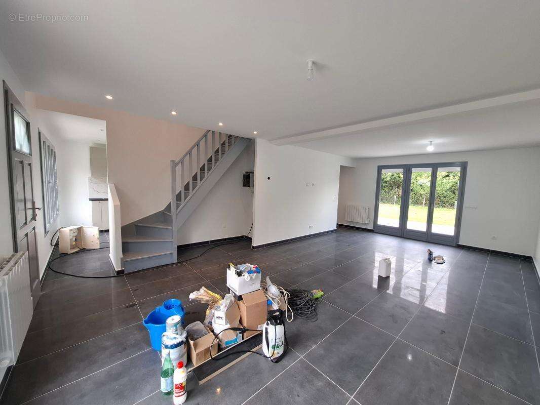 Maison à CUISE-LA-MOTTE