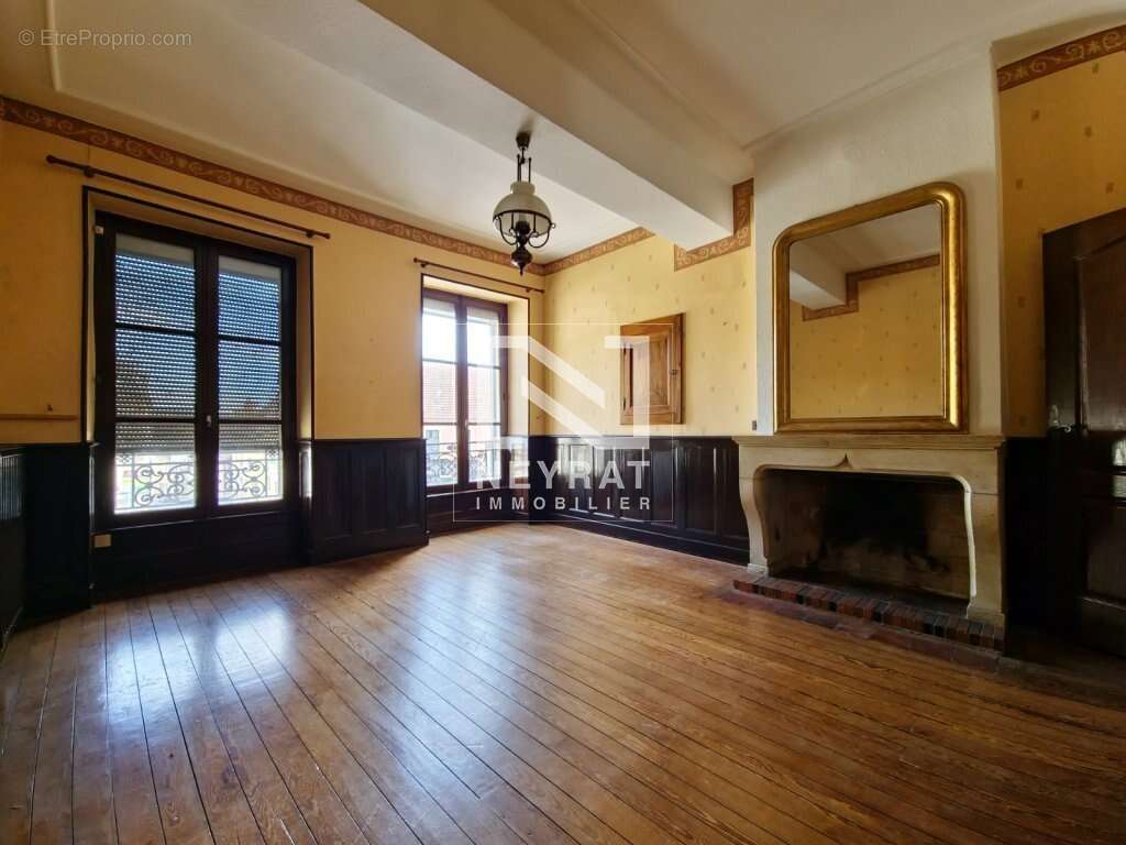 Appartement à TOULON-SUR-ARROUX