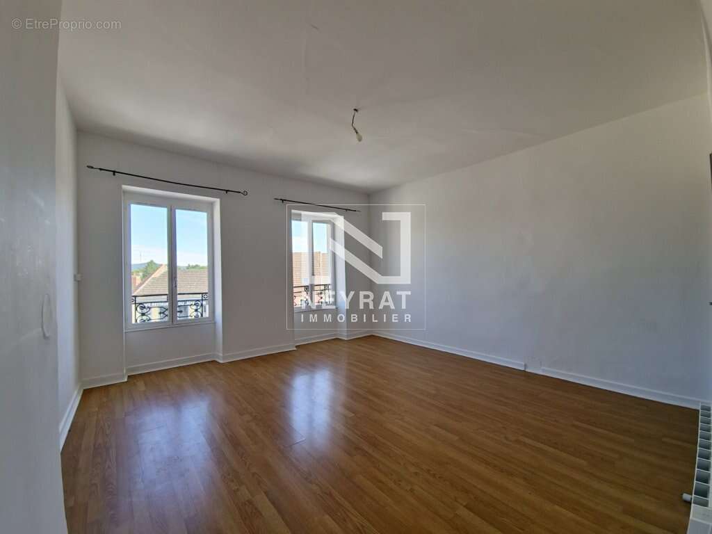 Appartement à TOULON-SUR-ARROUX