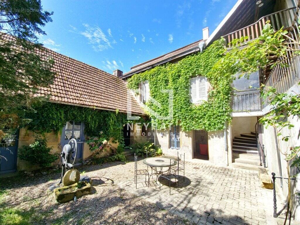 Appartement à TOULON-SUR-ARROUX