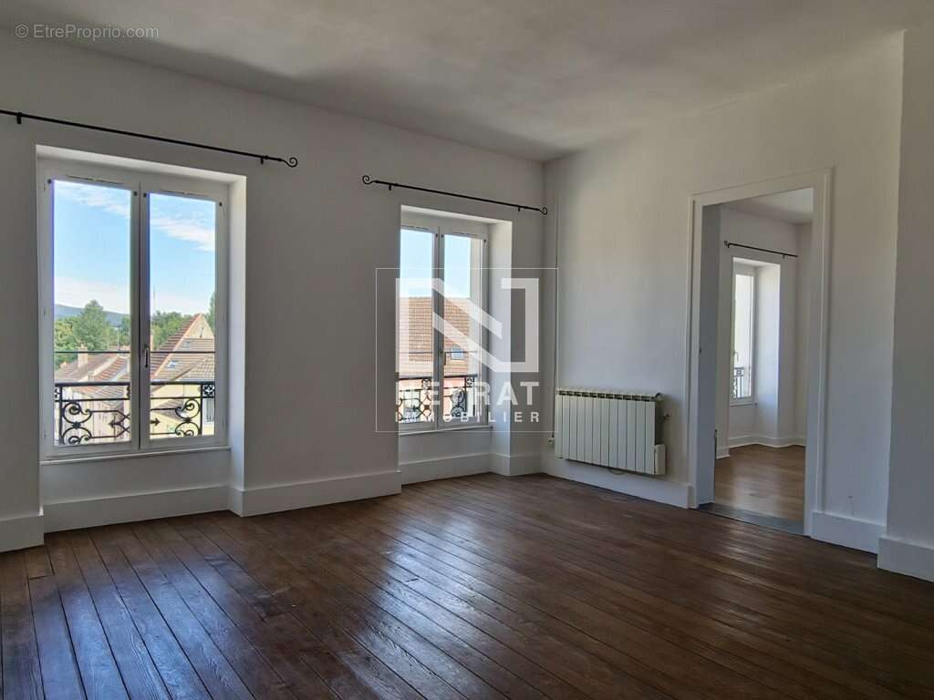 Appartement à TOULON-SUR-ARROUX