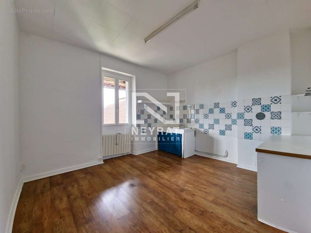 Appartement à TOULON-SUR-ARROUX