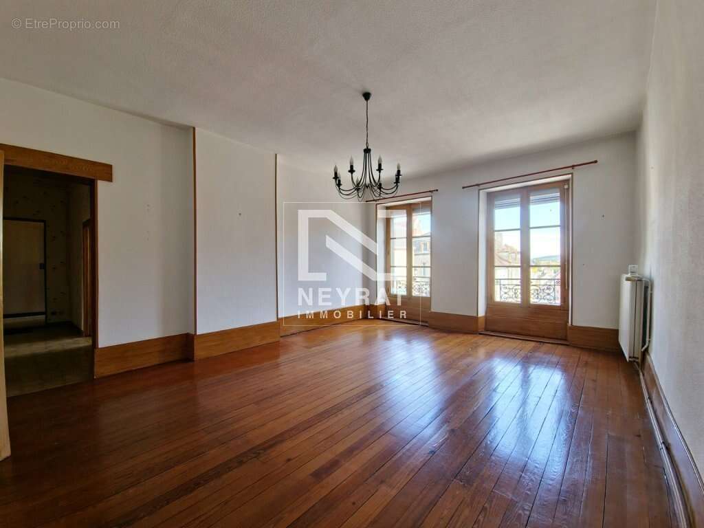 Appartement à TOULON-SUR-ARROUX