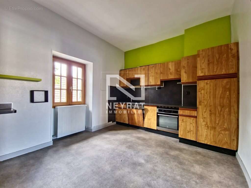 Appartement à TOULON-SUR-ARROUX