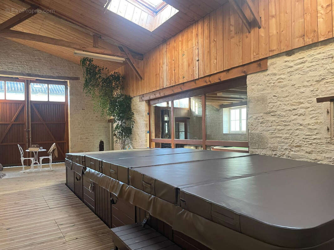 Maison à CHEF-BOUTONNE