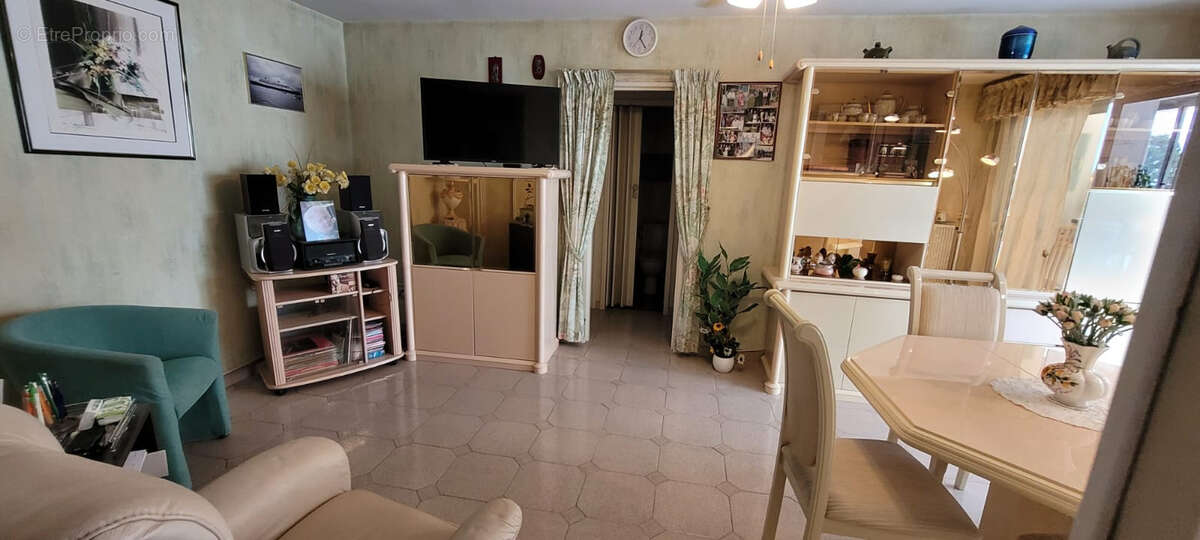 Appartement à VALLAURIS