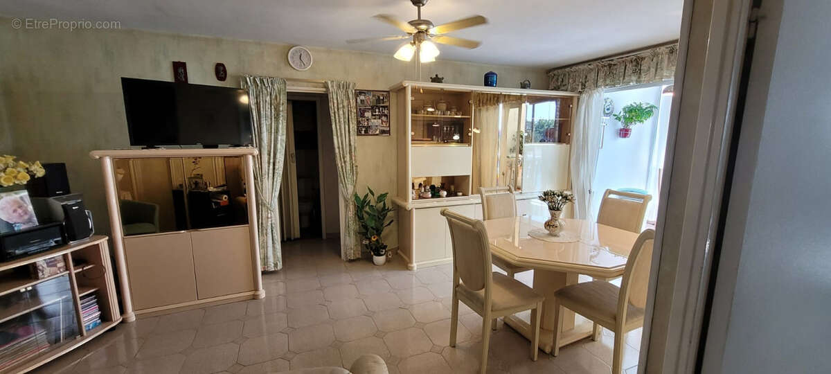 Appartement à VALLAURIS