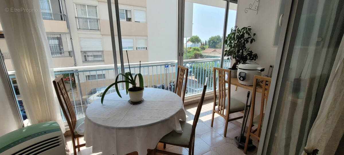 Appartement à VALLAURIS