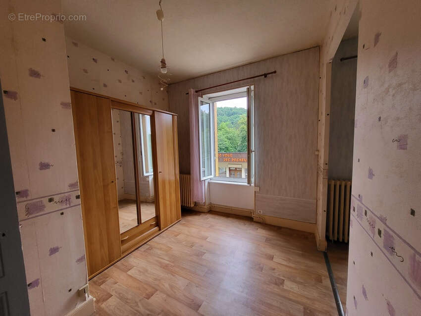 Maison à CHATEAUNEUF-LES-BAINS