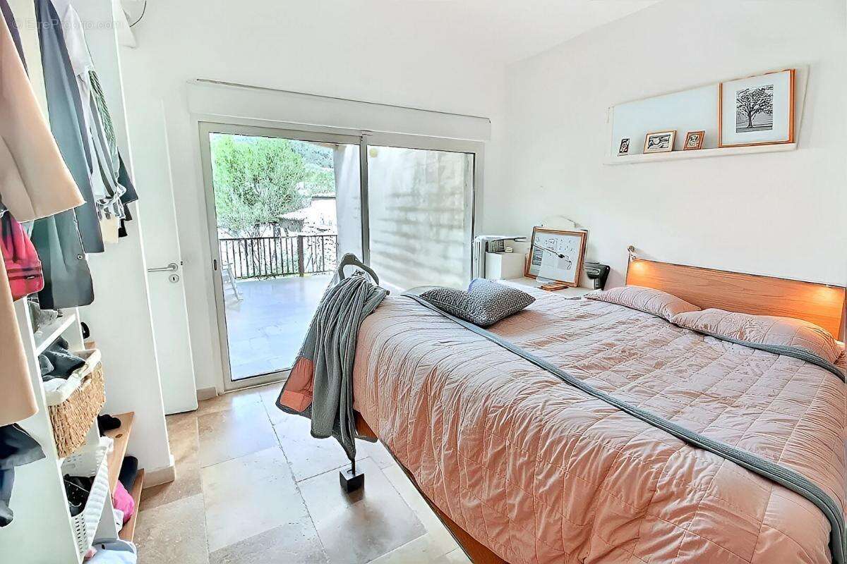 Maison à SAINT-HIPPOLYTE-DE-MONTAIGU