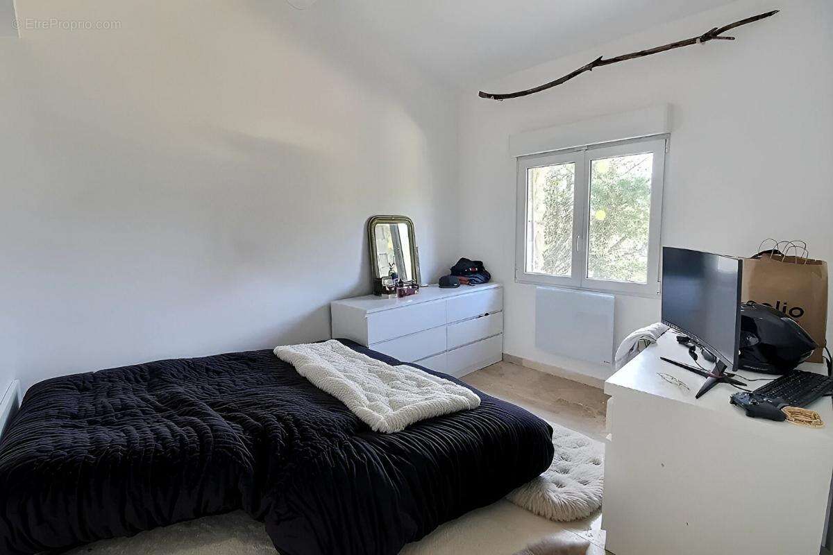 Maison à SAINT-HIPPOLYTE-DE-MONTAIGU