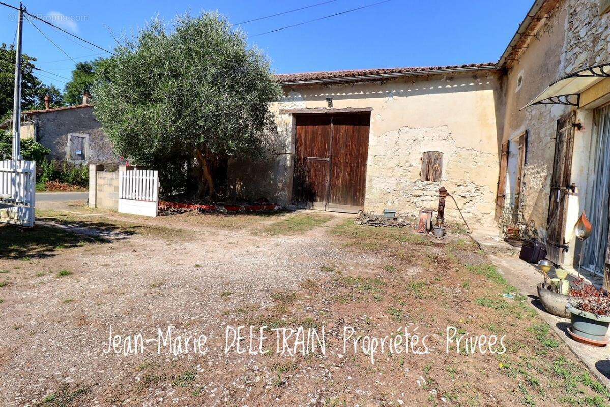 Maison à LA ROQUILLE