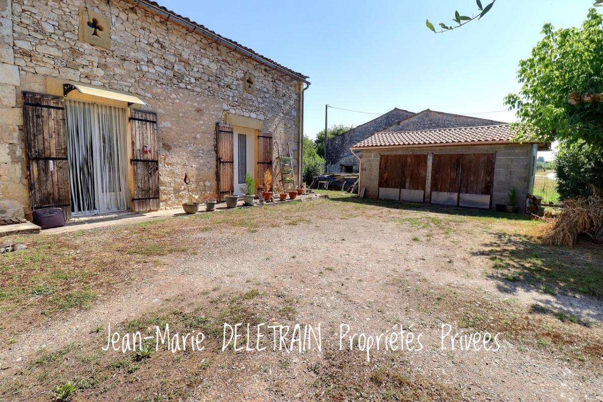 Maison à LA ROQUILLE