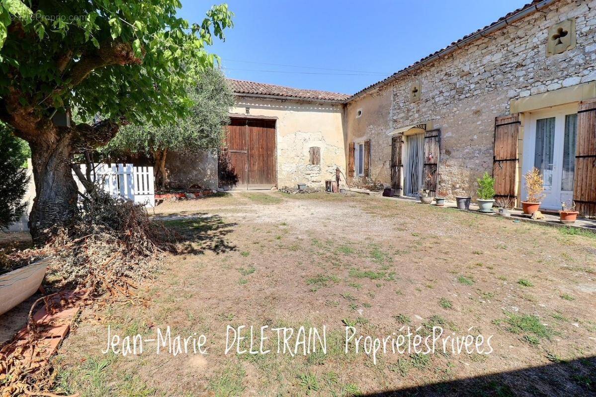 Maison à LA ROQUILLE