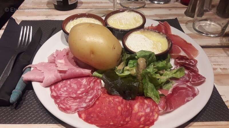 Commerce à SAINT-LARY-SOULAN