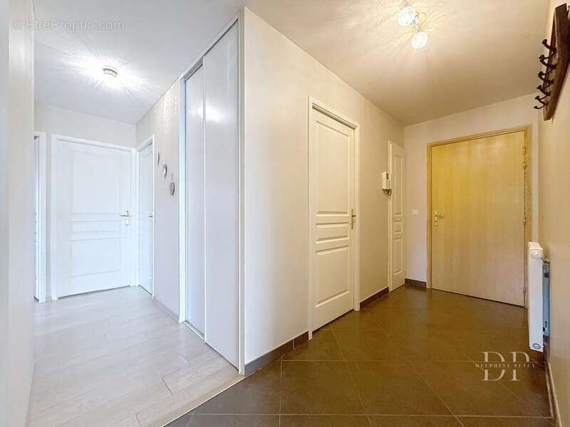 Appartement à SCIENTRIER