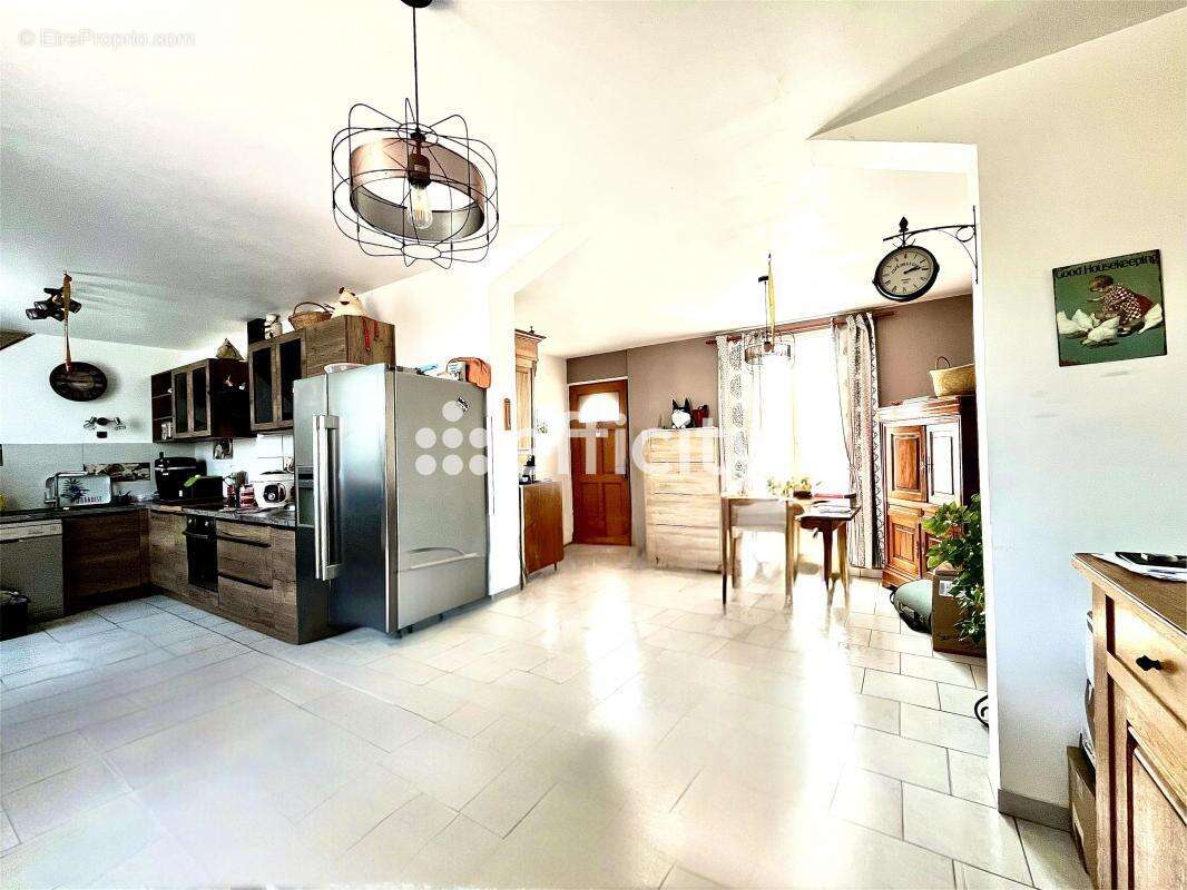 Maison à VILLENEUVE-SAINT-GERMAIN