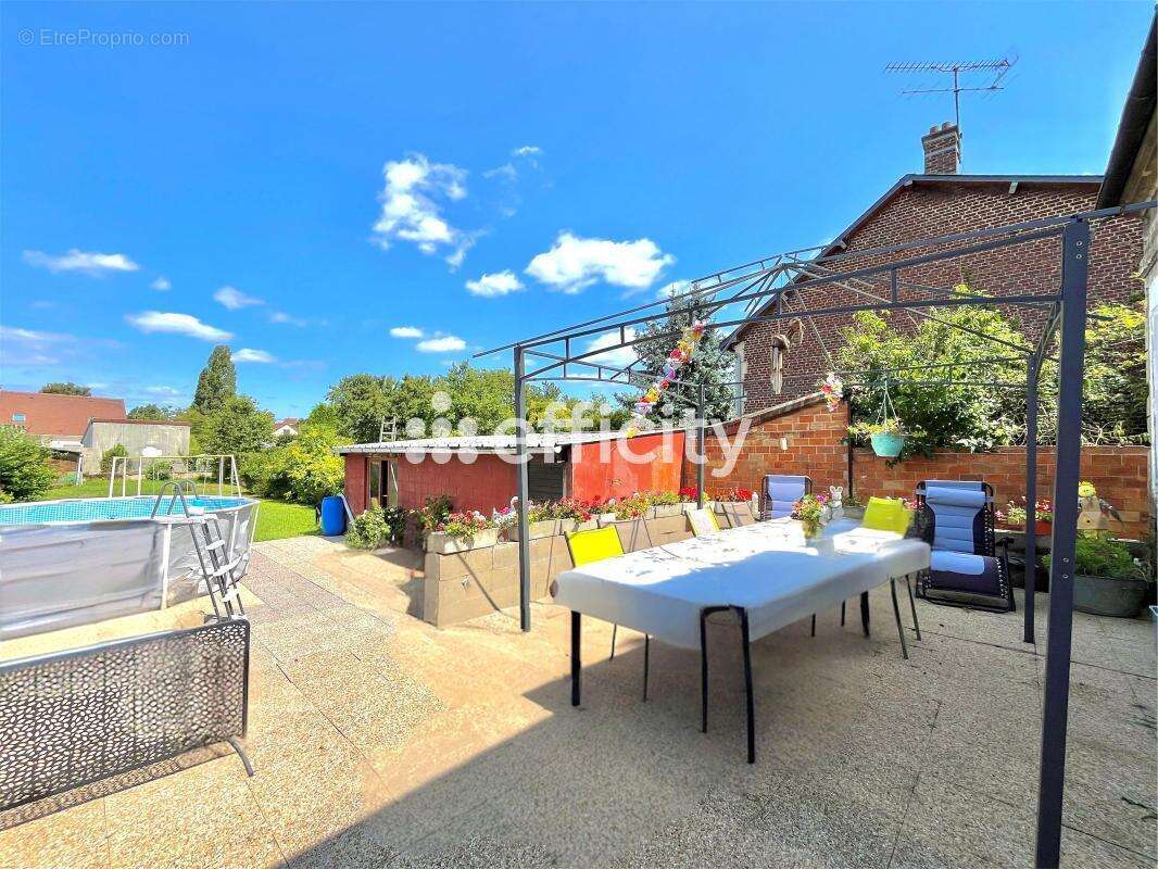 Maison à VILLENEUVE-SAINT-GERMAIN