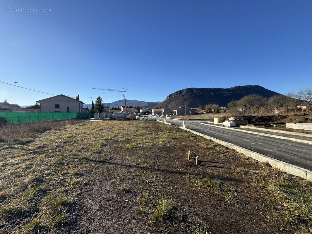 Terrain à LARAGNE-MONTEGLIN
