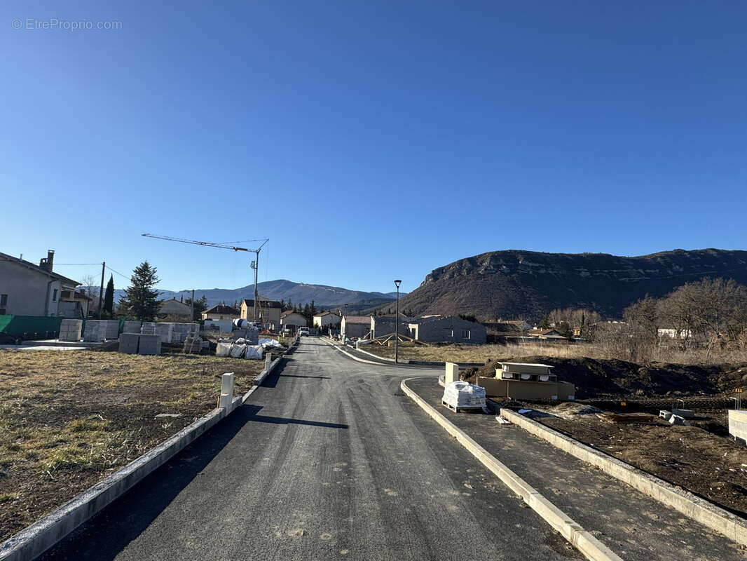 Terrain à LARAGNE-MONTEGLIN