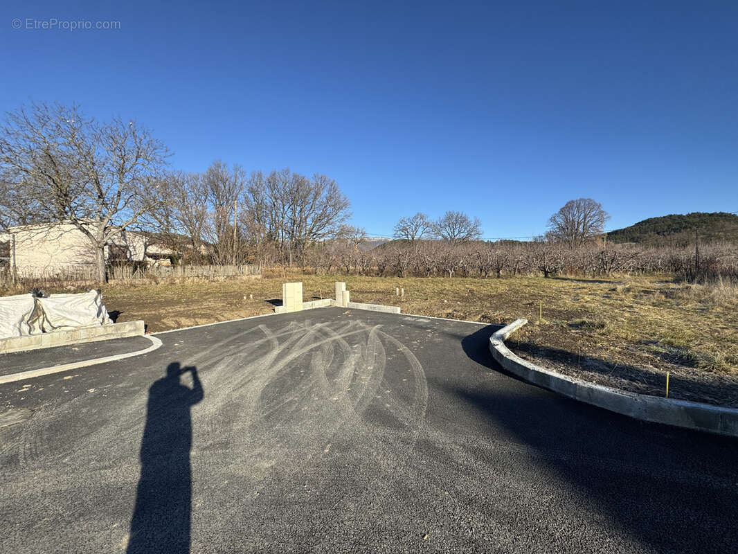 Terrain à LARAGNE-MONTEGLIN