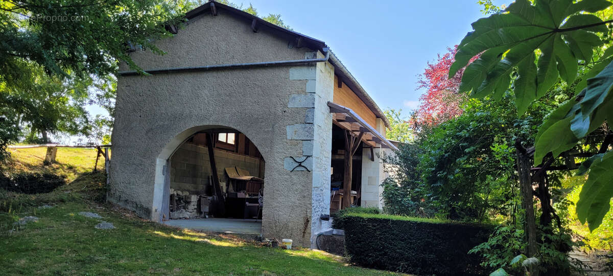 Maison à LENCLOITRE