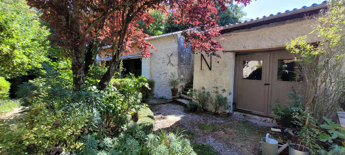 Maison à LENCLOITRE
