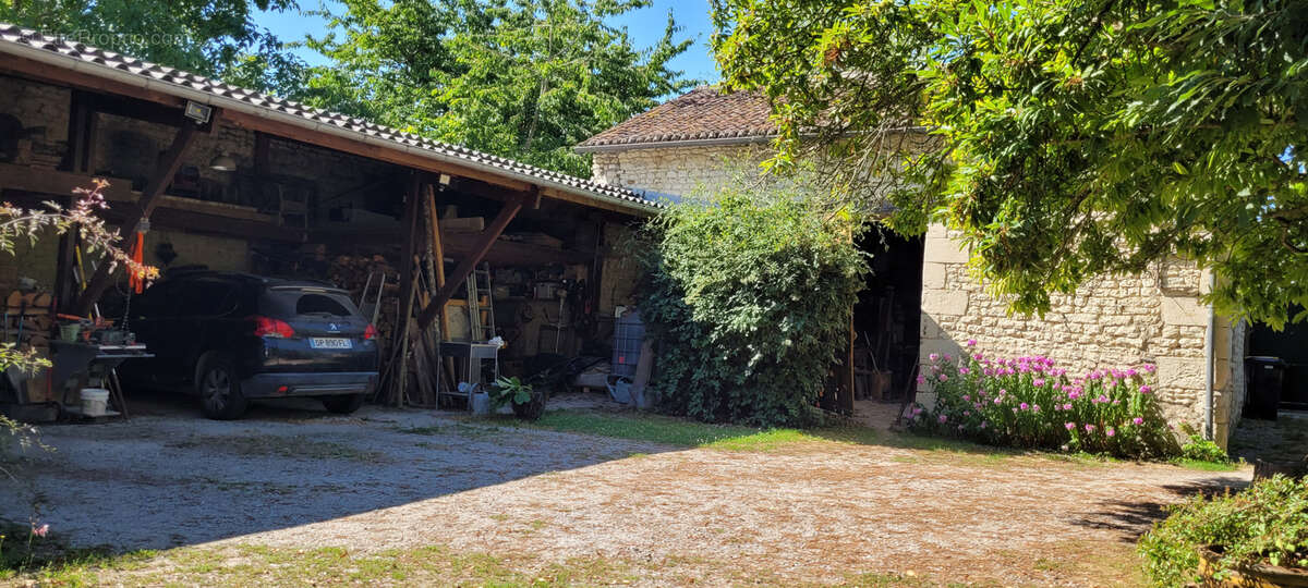 Maison à LENCLOITRE