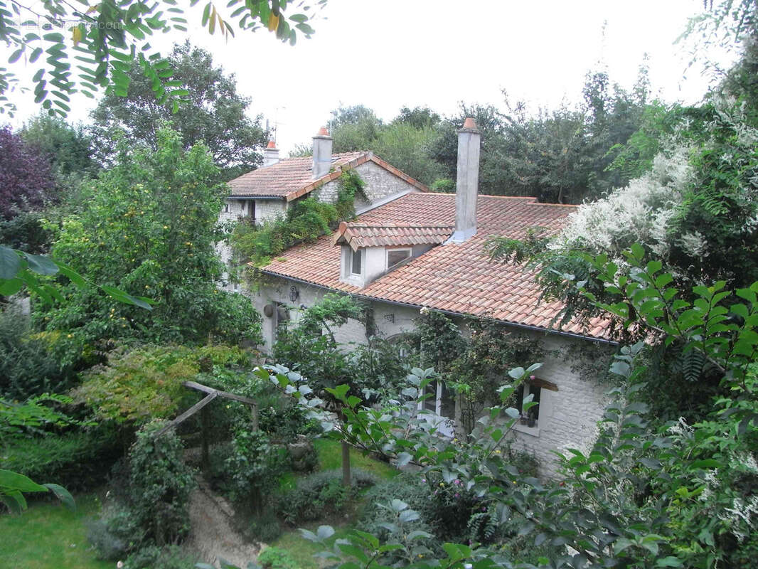 Maison à LENCLOITRE